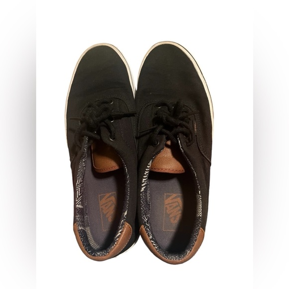 Vans Men’s Trainers Low Top Size 10 Men’s! Black & white shoe w/ white laces - Picture 3 of 3